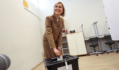 İzlanda AB müzakereleri için referanduma gitti