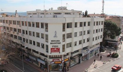 Bergama belediye binası için yıkım kararı