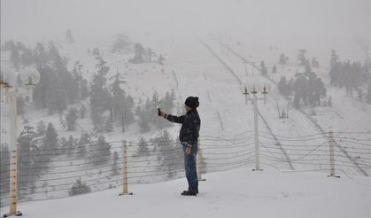Kartalkaya'da kar kalınlığı 5 santimetreye ulaştı