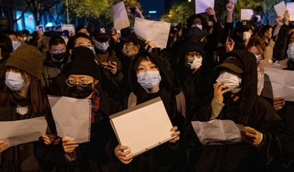 Çinlilerin beyaz kağıt salgını ve distopik tedbirlerle imtihanı