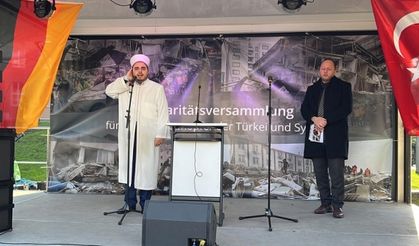 Köln'de Türk ve Almanlar Türkiye'deki deprem mağdurları için bir araya geldi