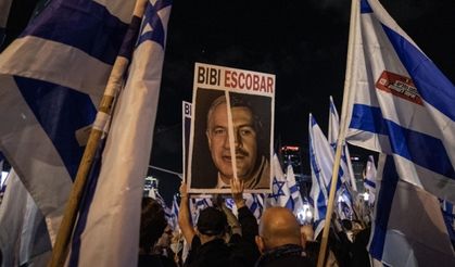Netanyahu hükümeti karşıtı protestoların 8. haftasında sokaklardaki İsrailli sayısı yüz bini aştı