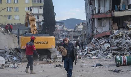 Norveç depremzedeler için uçak gönderdi