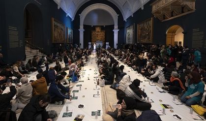 Victoria ve Albert Müzesi'nde toplu iftar