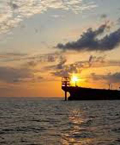 İran Körfez'de 2 petrol tankerine el koydu