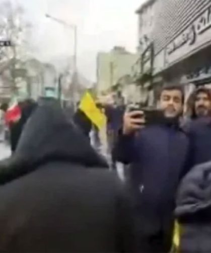 İran Cumhurbaşkanı meydanlara indi