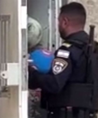 Filistinli çocukların topunu patlattılar