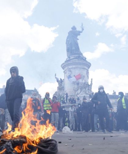 Fransa'da sarı yelekliler yeniden sokakta! Paris ve Marsilya'da ortalık karıştı, yüzlerce gözaltı var