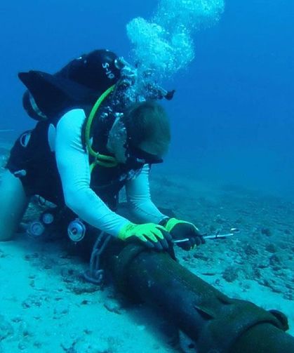 İran'dan yeni tehdit: Hürmüz'den geçen kabloları keseriz