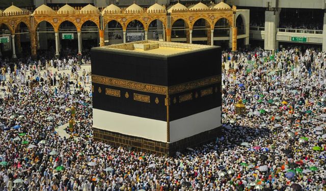 Kâbe'de eller Gazze için semaya kalktı