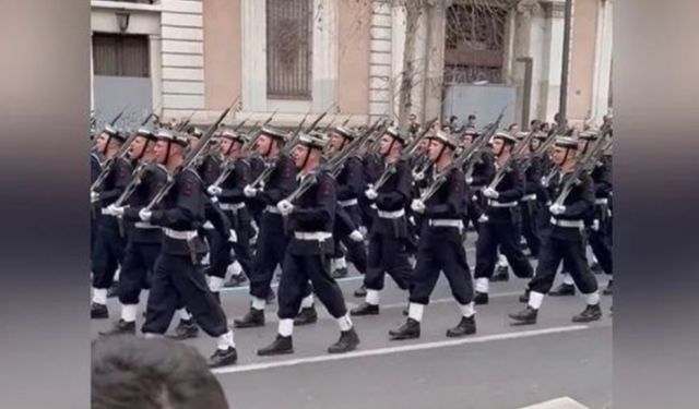 Türkiye'ye küfreden Yunan askerleri cezalandırıldı