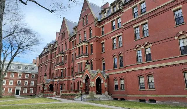 Harvard Üniversitesi Trump'a dava açtı
