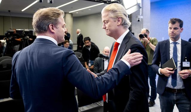 Irkçı Wilders çekildi Hollanda hükümeti düştü