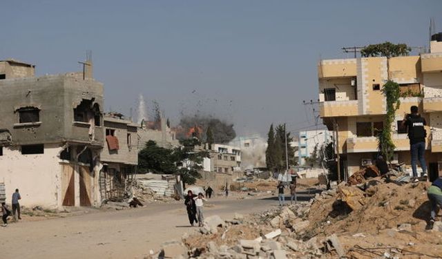 İsrail içinde 12 kişilik ailenin bulunduğu evi bombaladı