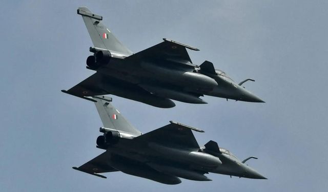 Merakla edilen konu: Pakistan Hindistan uçaklarını nasıl düşürdü?