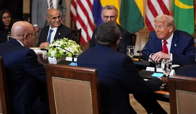 Trump Afrikalı liderleri ağırlarken yine pot kırdı