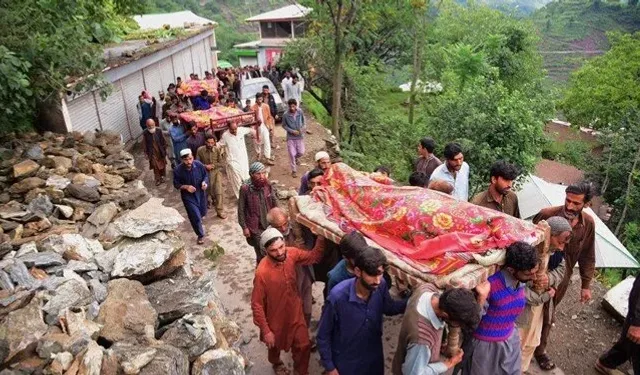 Muson felaketi: Pakistan'da can kaybı 320'yi aştı
