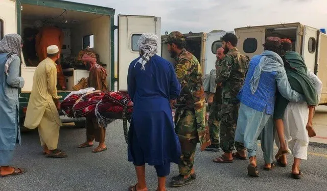Afganistan'da deprem, yüzlerce can kaybı var