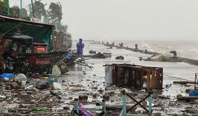 Asya kıyılarında tayfun alarmı, marketler boşaldı