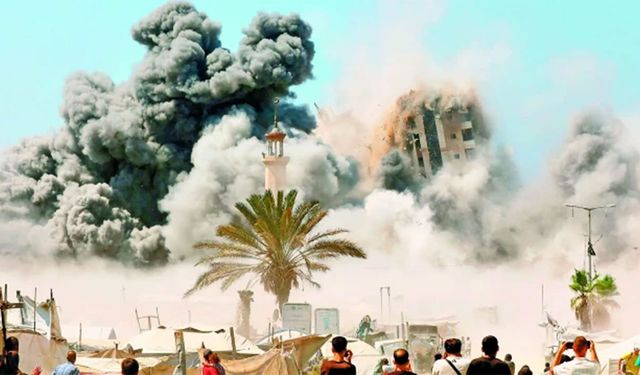 Gazze'de sivillere ait boş 150 bina bombalanarak yıkıldı