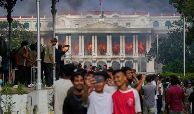 Nepal'de Neler Oluyor?