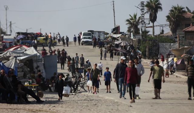 İsrail Gazze'de çadırları bombaladı