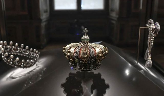 Louvre Müzesi soyguncuları kameralara yakalandı