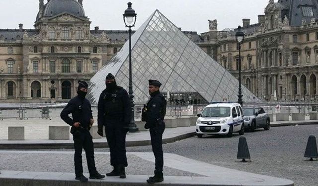 Louvre Müzesi bu kez gerçekten soyuldu