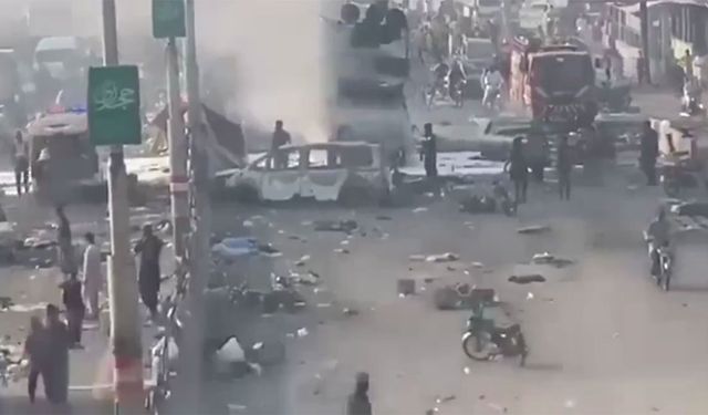 Pakistan'da protesto gösterilerinde kan aktı