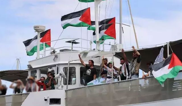 Siyonist rejim askerleri Sumud Filosu'na baskın düzenledi