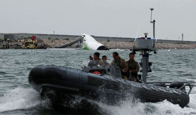 Türk şirkete ait uçak Hong Kong'da düştü