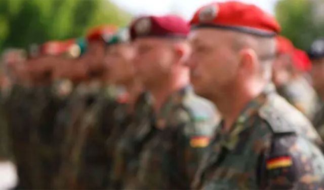 Almanya zorunlu askerliğe geri dönüyor