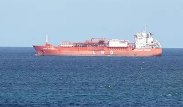 İran kaçak petrol tankerlerine el koydu