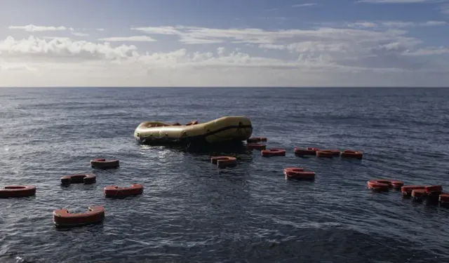 Umut yolculurını taşıyan bot battı, en az 50 can kaybı var