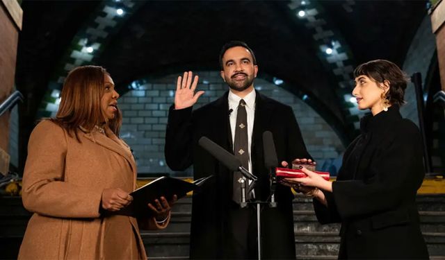 New York'un İlk Müslüman Belediye Başkanı Kur'an-ı Kerim Üzerine Yemin Etti