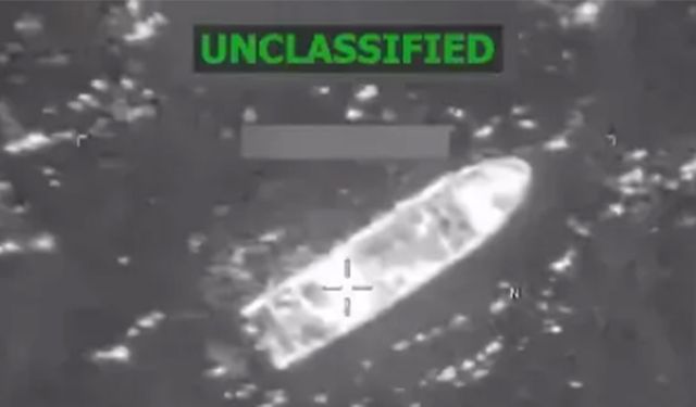 ABD Pasifik'te bir gemiyi daha hedef aldı