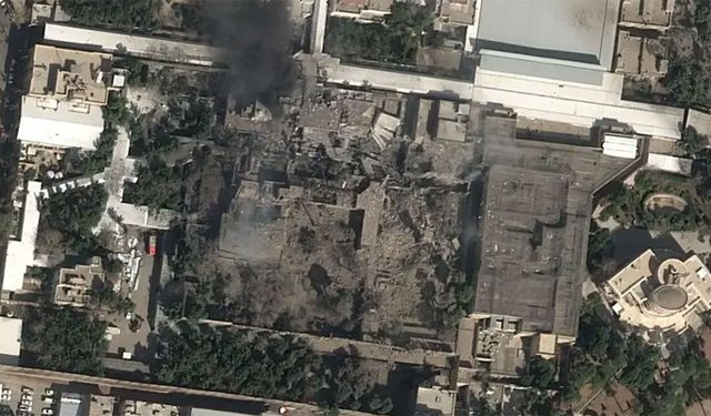 Hamaney'in kaldığı yerleşke bombalandı