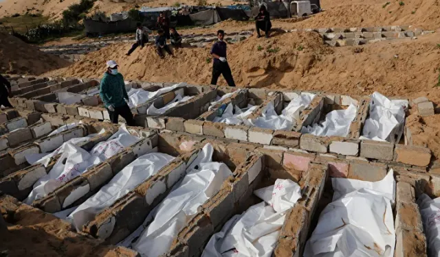 Kimlikleri tespit edilemeyen 53 Gazzeli toprağa verildi