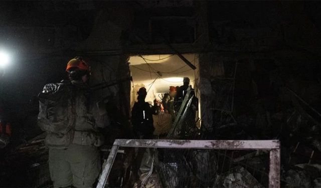 İran füzeleri İsrail'in nükleer santrallerini vurdu