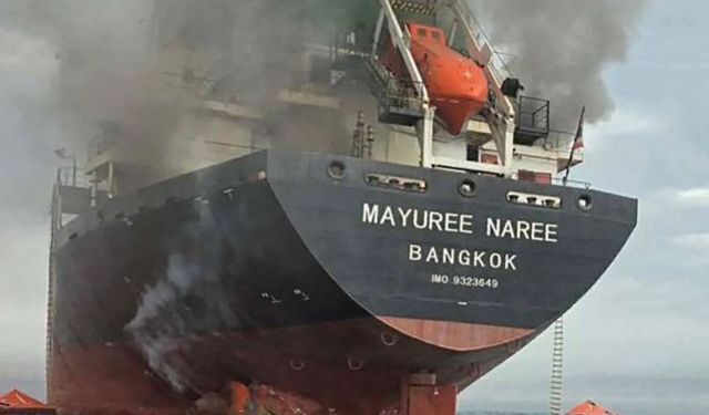 Hürmüz'ü geçmeye çalışan Tayland gemisi vuruldu