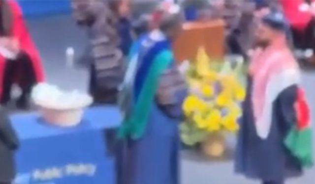 Filistin bayrağı açan öğrenciye diploma verilmedi