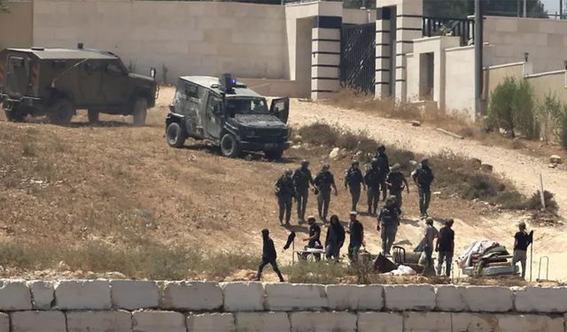 Gasıplar 13 gündür Filistin köyünü kuşatma altında tutuyor: Evleri ele geçirmeye çalışıyorlar