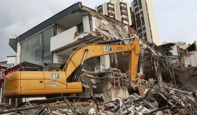 Kolombiya depreminde son durum: Can kaybı 273’e yükseldi