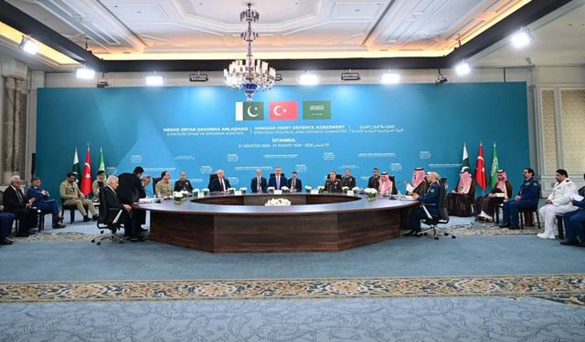 Türkiye, Pakistan ve Suudi Arabistan İstanbul’da toplandı