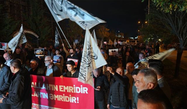 Azerbaycan'daki başörtüsü yasağı Türkiye'de protesto edildi