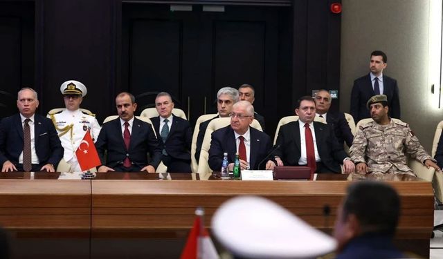 Türkiye, Katar, Pakistan ve Endonezya'dan 4'lü savunma anlaşması! Doha'da 'Bedir' imzalandı