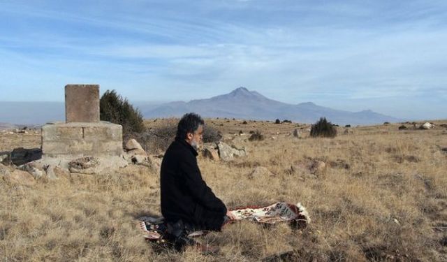 Akif Emre röportajı 17 yıl sonra ilk kez 'Muhit'te yayımlandı