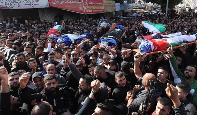 Filistin'de büyük öfke: İsrail'in katlettiği 9 Filistinlinin cenazesi toprağa verildi