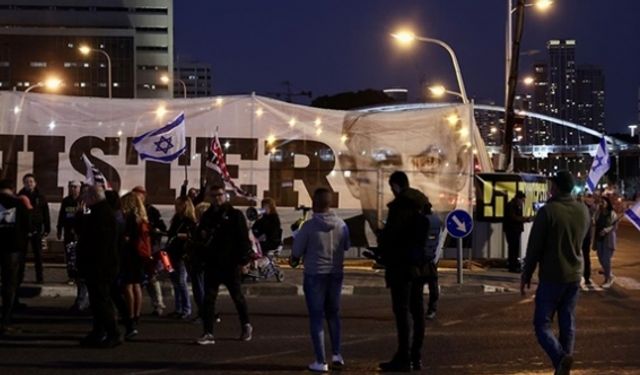On binlerce kişiden Netanyahu hükümetine protesto