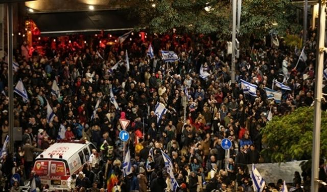 Tel Aviv'de 80 bin kişi toplandı, Netanyahu hükümetini protesto etti